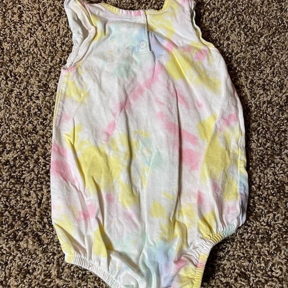 🐶🐶Old Navy 12-18m tie dye bodysuit.🐶🐶 - Picture 2 of 4